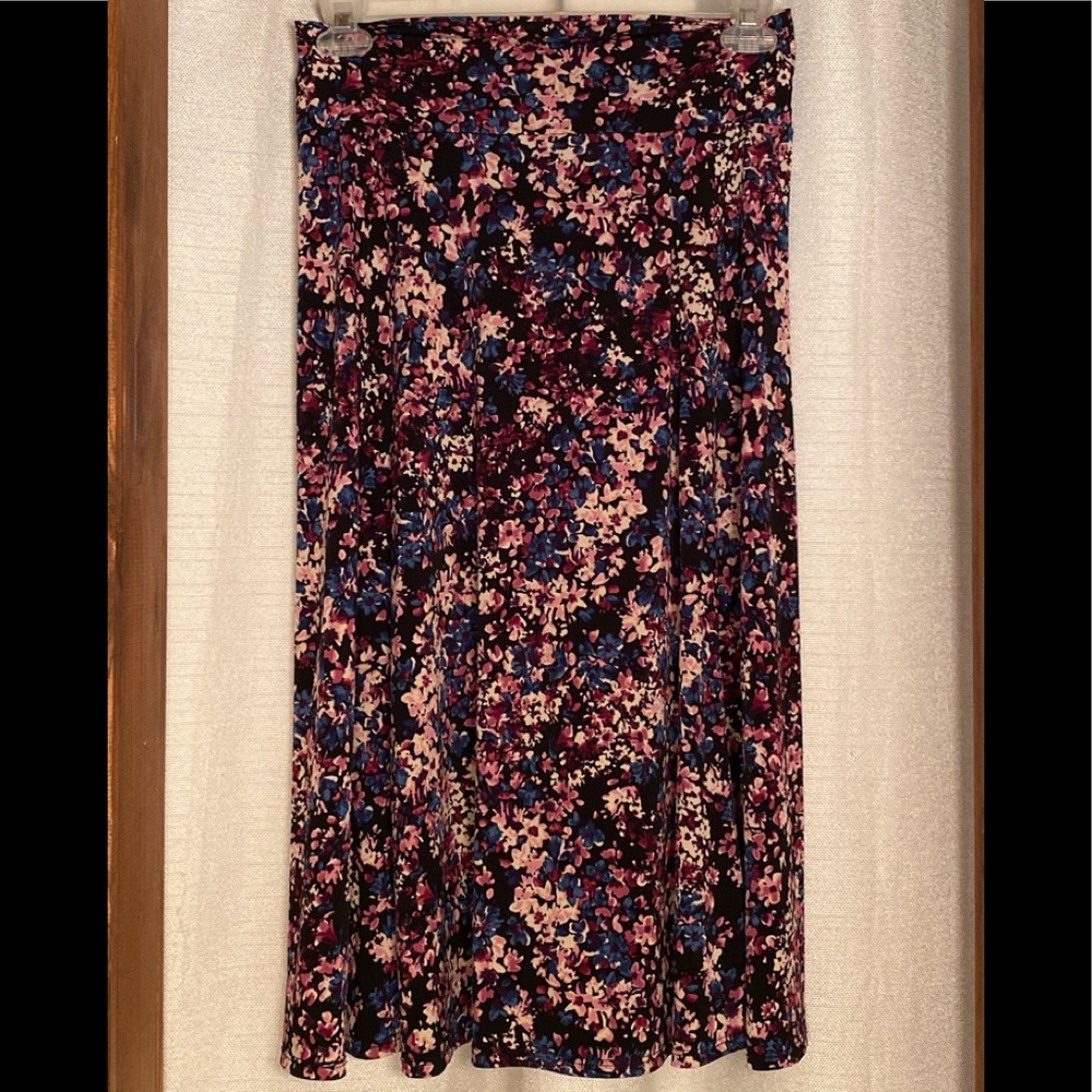 Multi floral pattern skirt.
